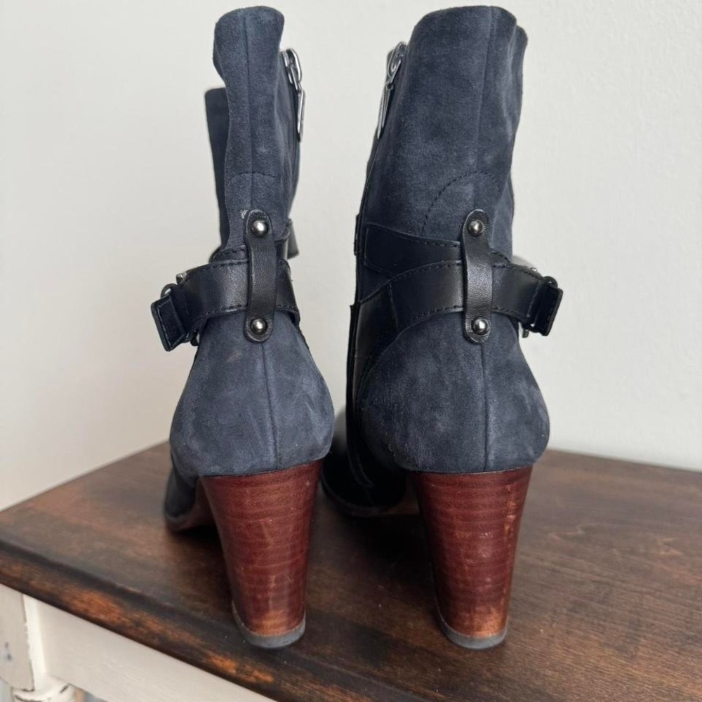 Navy blue faux suede /‎ leather ankle boot size 5.5/6 Clarks - Picture 4 of 8